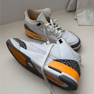 🧡Jordan 3 Retro
Laser Orange (Women's)